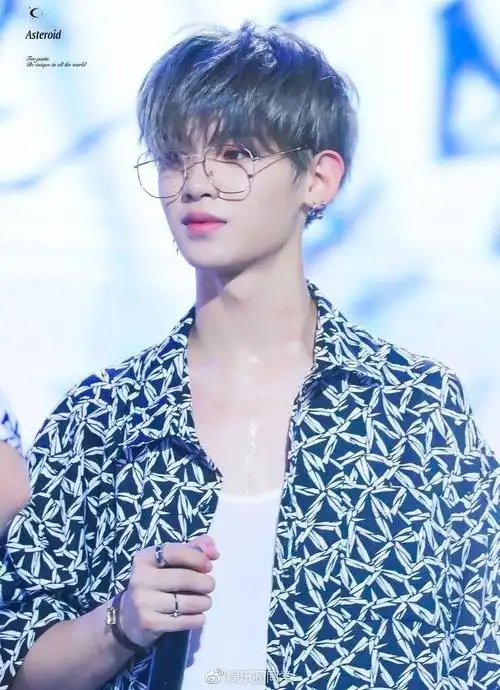 一位nana眼中的黄明昊justin:你很精明,但又很傻!