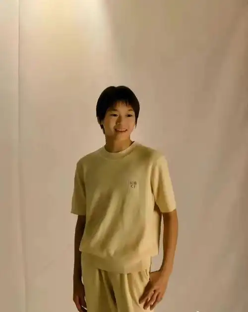 16岁全红婵"女大十八变",拍写真穿露脐装露出腹肌,意气风发