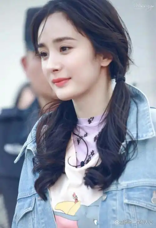 作为当前娱乐圈一线女演员的杨幂,不仅演技好,而且长相漂亮,特别的有
