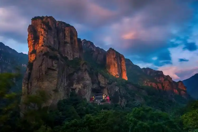 雁荡山美景吸引天下游客来朝圣爱情