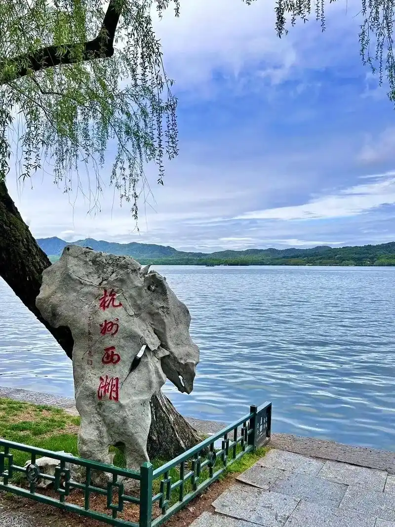 西湖美景三月天,总要去一趟杭州西湖吧!