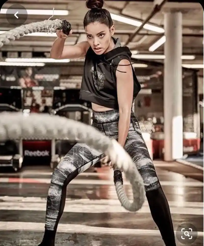 健身女神 #健身 #战绳 #图文伙伴计划  许多人终其一生 - 抖音