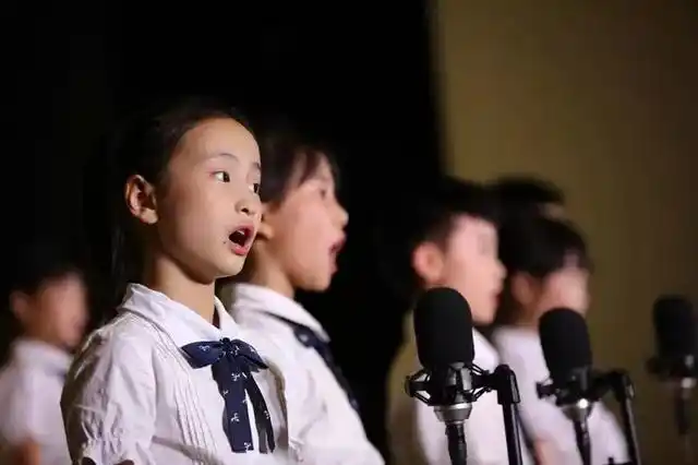 通常根据儿童的年龄大小,可以划分为3个阶段:6岁至8岁为第一阶段,8岁