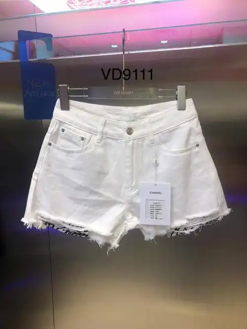 女装白色短裤