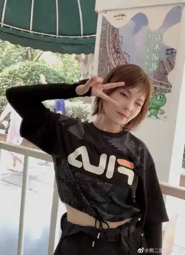 a 微关系 她的关注(80) 余霜yscandice 瞳夕unu 袋鼠国的喵酱 uni