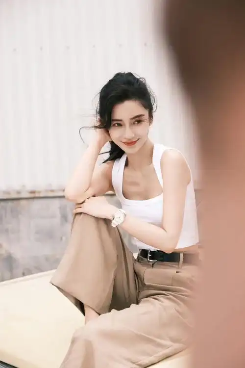 angelababy嘟嘴比耶##angelababy比耶live图