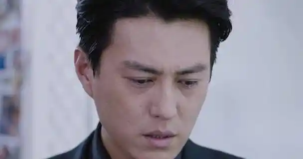 《纵有疾风起》两位演员告诉你啥是教科书式哭戏_泪水_靳东_情绪