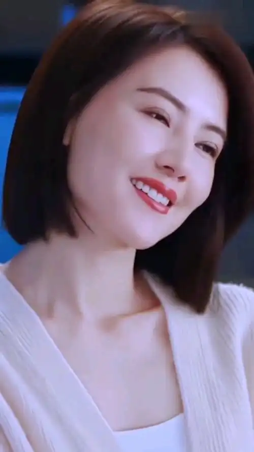 最美女神高圆圆,微笑瞬间让人心动