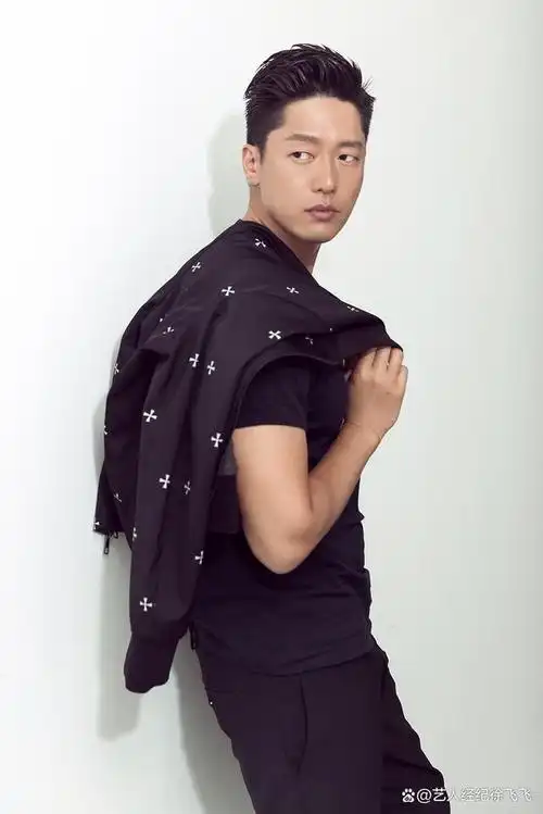 凌潇肃经纪人,明星代言