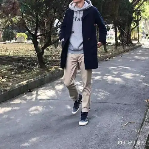 你在逛海鲜市场吗 这两件均不推荐 1款式可以,但是质量你懂得,快消品