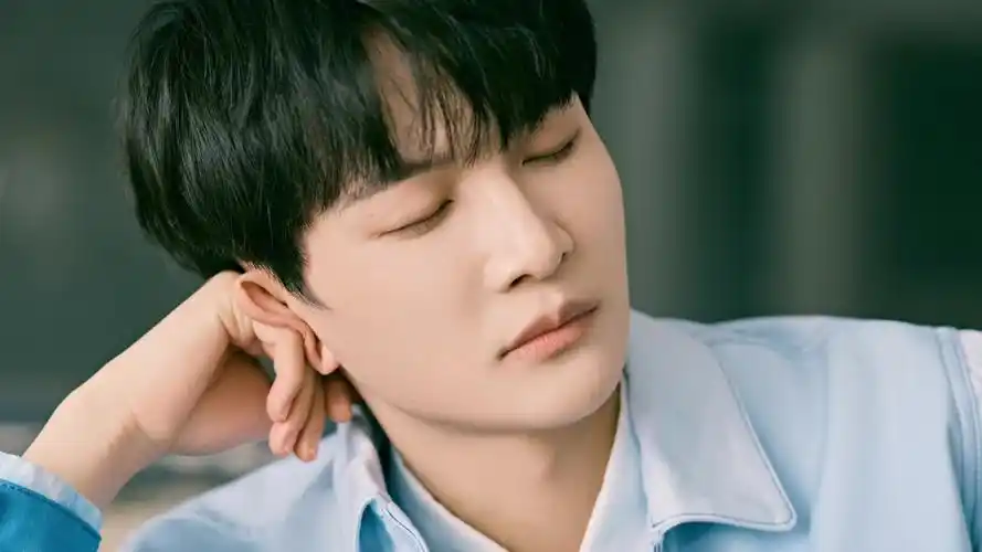 周深的歌声,像河流,像海洋,表面平静,内里蕴含着巨大的能量.