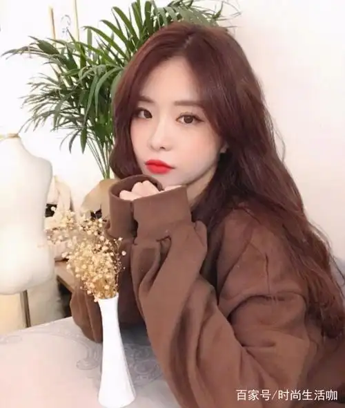 2019波浪长卷发发型 气质甜美又有女人味