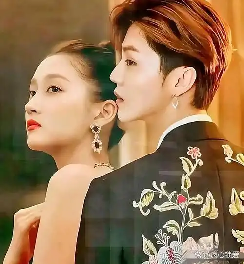 想当年鹿晗和关晓彤官宣恋情,粉丝反应两极分化,有人心疼,有人祝福