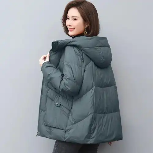大码宽松中老年女装洋气加厚保暖外套冬装时尚中年妈妈羽绒服短款