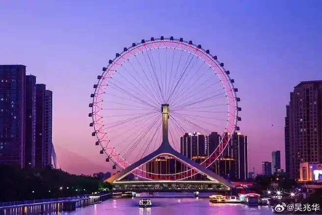 行走在路上,天津市.