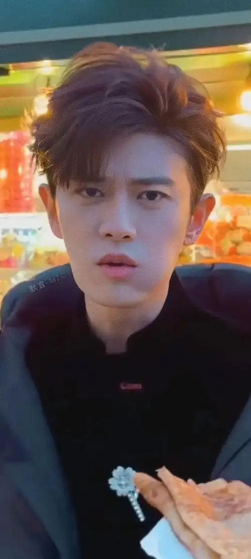 任嘉伦超话#任苒时光##任嘉伦#任嘉伦|截修 卡大头版壁纸 9pc位～视角