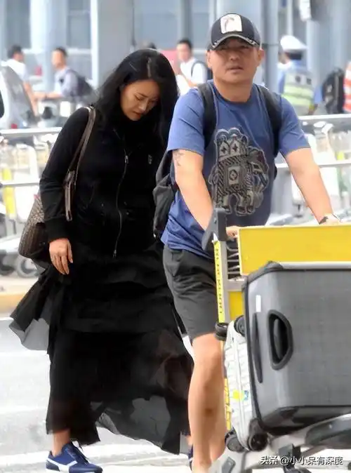 那英近况,她儿女双全,儿子皮肤黝黑像前夫,女儿可爱像现任丈夫_高峰