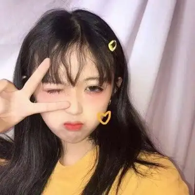 可爱卖萌剪刀手女生头像