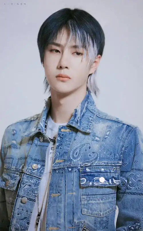 王一博这就是街舞#//#王一博#    酷博,告诉我,你怎么什么造型都能