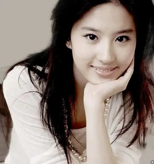 2007明星风尚权力榜 正文点击图片,进入下一页   第八名:刘亦菲