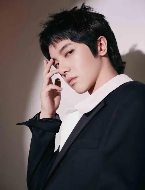 华晨宇酷帅写真