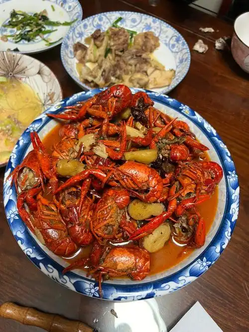 家常美食爆炒小龙虾