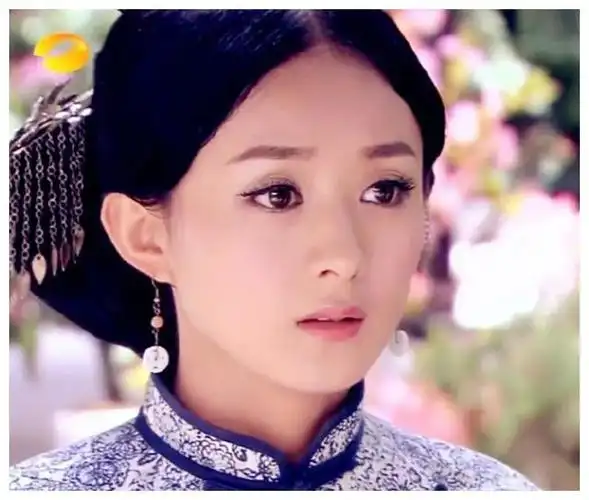 赵丽颖,作为现今炙手可热的小花旦,凭借卓越的演技与广泛的影响力