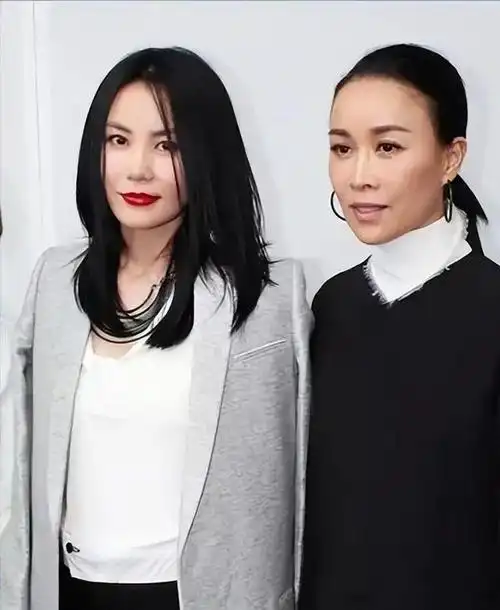 那英王菲同框,差距显著