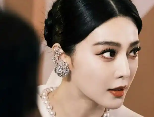 43岁范冰冰闪婚富豪男友其最新状态曝光网友震惊怎么这样了