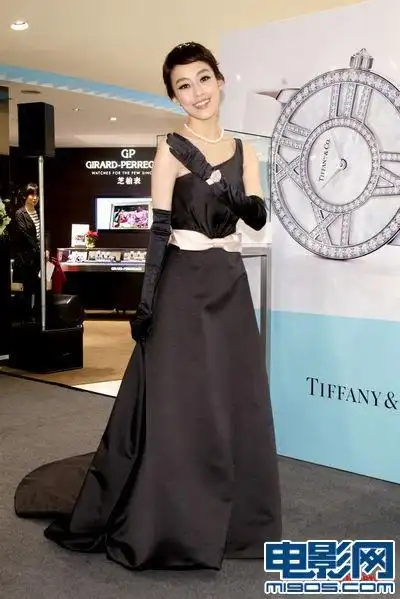 范玮琪走秀宛如小公主 赫本造型亮相高贵优雅