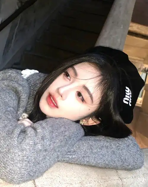 鞠婧祎你不冷吗##鞠婧祎果冻红唇妆#美女是真的不怕冷的吗,这个天