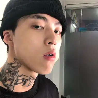 一组独特的高清版气质感男生头像合集 简单好看的男生帅气头像_男生