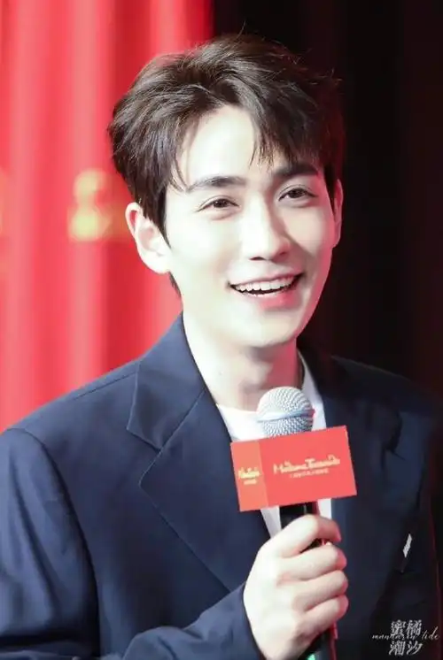 笑容治愈人的明星##朱一龙