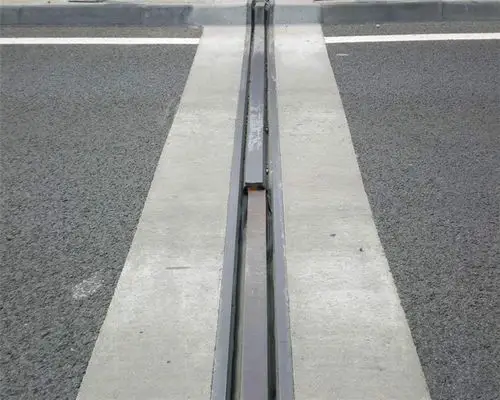 桥梁伸缩缝现场照片