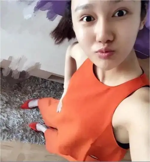 挤掉董卿,在《诗词大会》上连番用错成语的龙洋,什么来头?