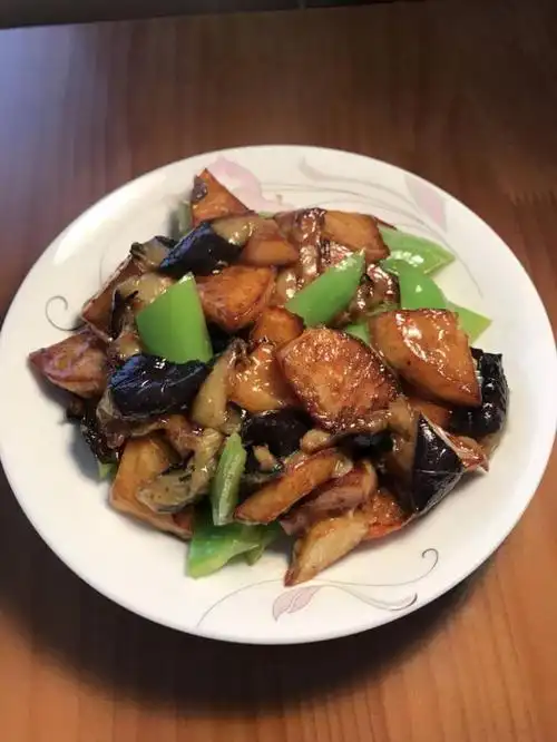 经典东北菜—地三鲜,最简单的食材,塑造最经典的美味