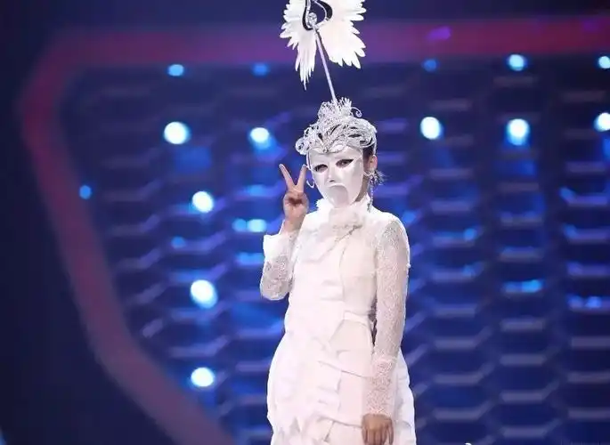 抢票蒙面唱将猜猜猜第三季今晚升级回归古巨基侯佩岑加盟大玩猜评