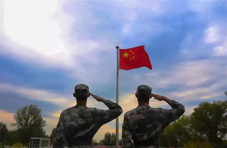 向国旗敬礼小编被这对双胞胎兄弟的成长记感动到了,在此,借用一位