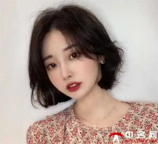 短发烫发发型2021年短发要这样卷发才好看