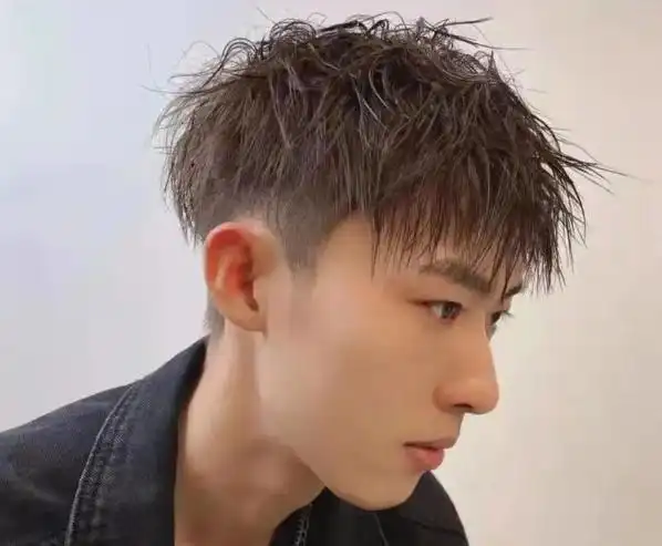 男生天生自然卷适合什么发