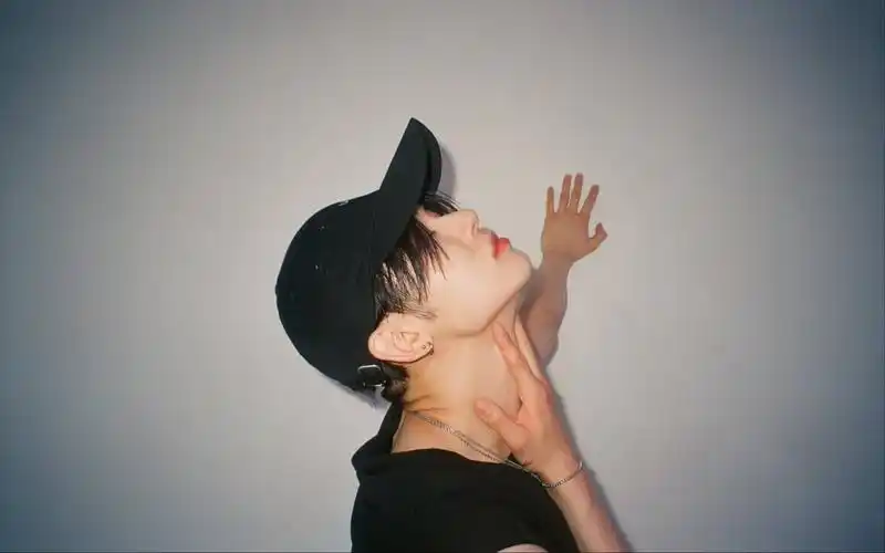 崔然竣看看是谁被帅死了