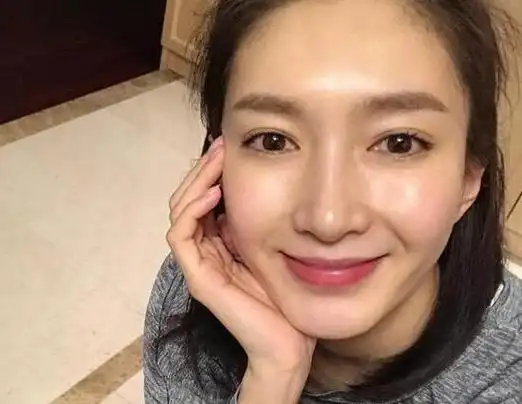 (图片来源网络,侵删)哪些女明星的双眼皮是贴出来的呢有何依据彭于晏