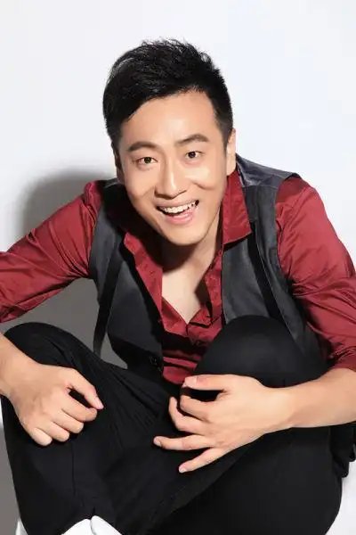 秦汉擂转战大荧幕拍新戏扮诙谐侦探