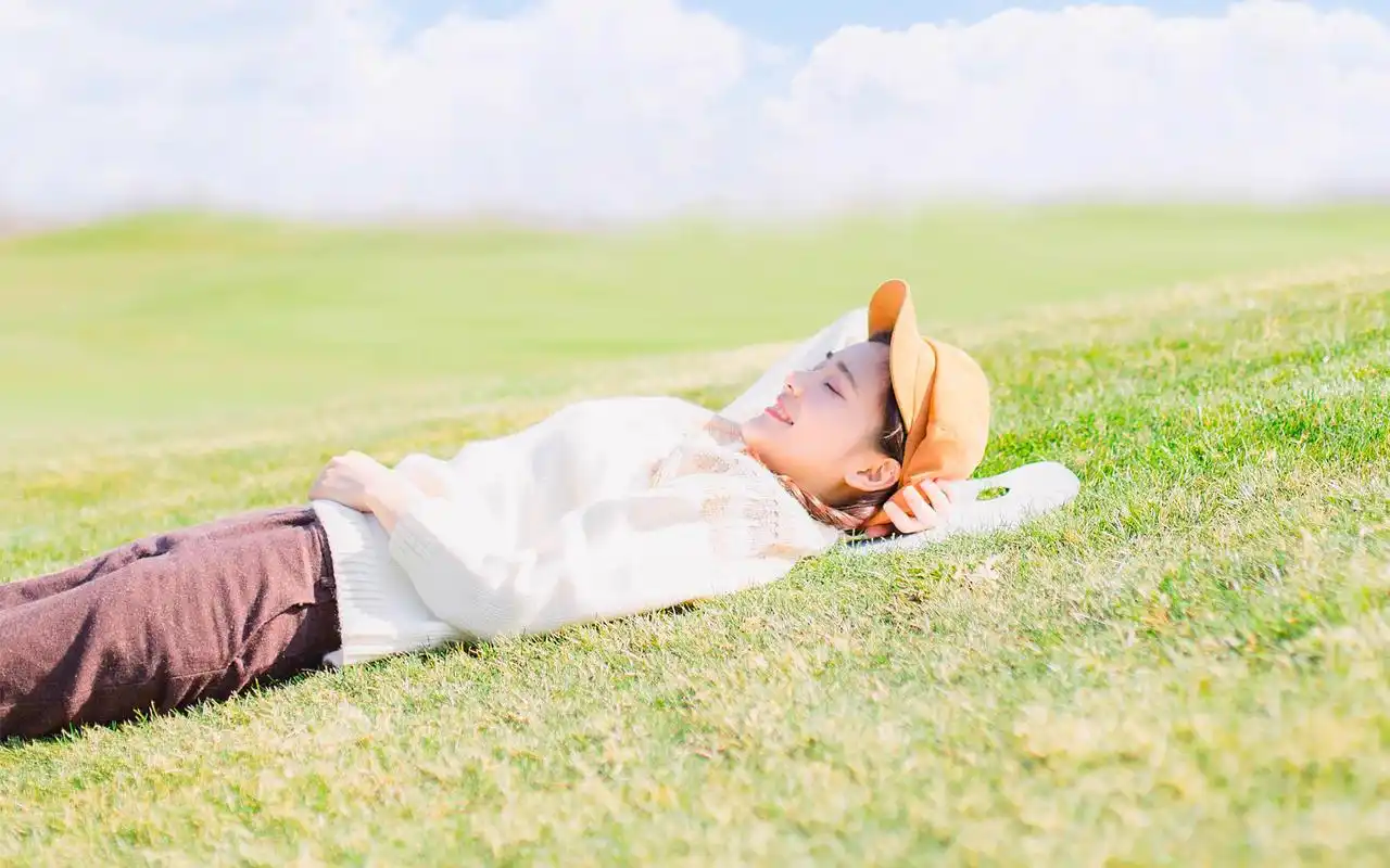 日系美女户外小清新高唯美写真图片壁纸