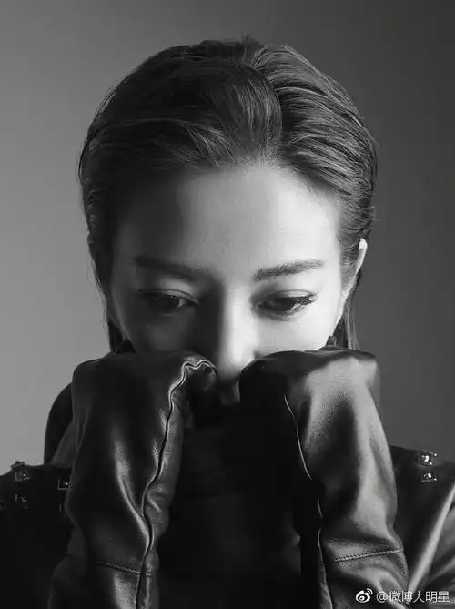 赵薇短发大背头干练成熟优雅不失温柔