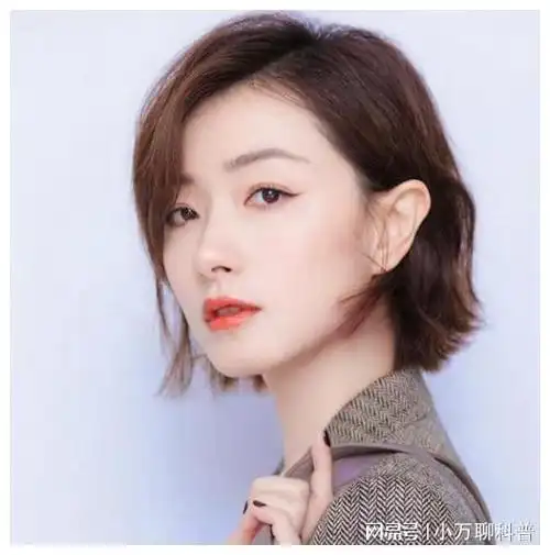 她的回答博得了很多观众的喜爱,说:"我从未追求名利,也不愿折腾,不红