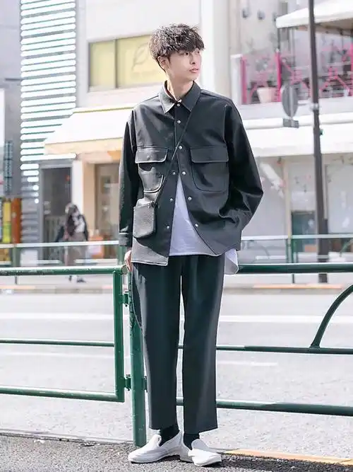 男生秋冬"黑色外套"怎么穿?搭配这些潮流单品,阳光帅气不单调