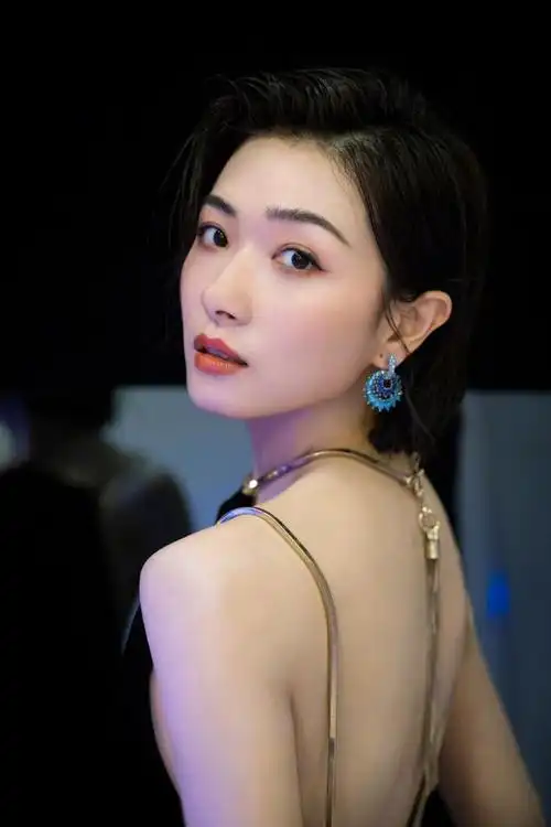 演员万茜,专心演戏从不炒作,嫁摄影师丈夫,婚后生一女幸福甜蜜