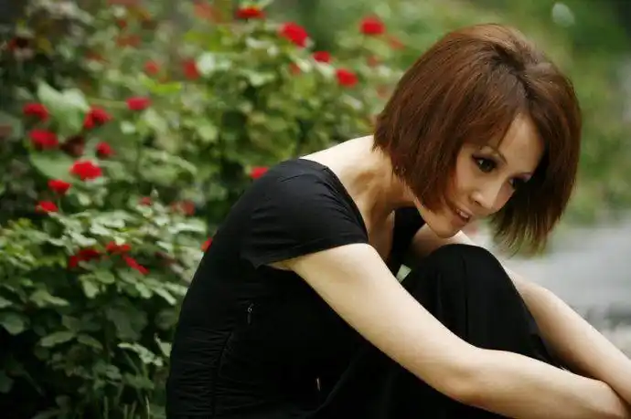 曾于2005年参加超级女声郑州唱区的比赛,荣获唱区第6名.