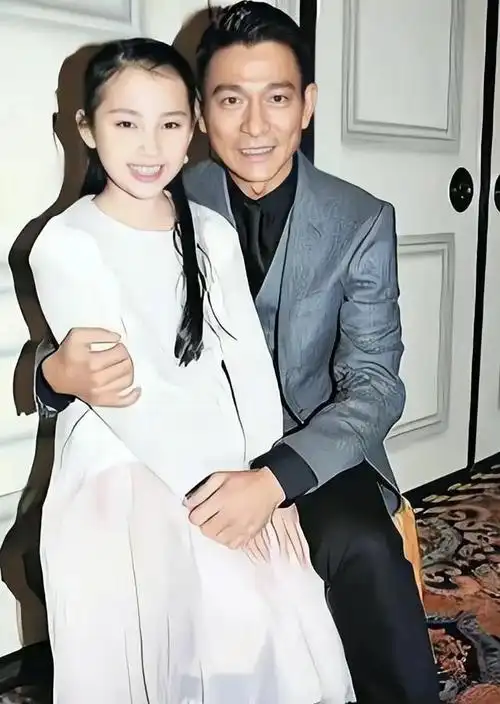 刘德华闺女高调亮相,美翻颜值成焦点,她能否超越父辈